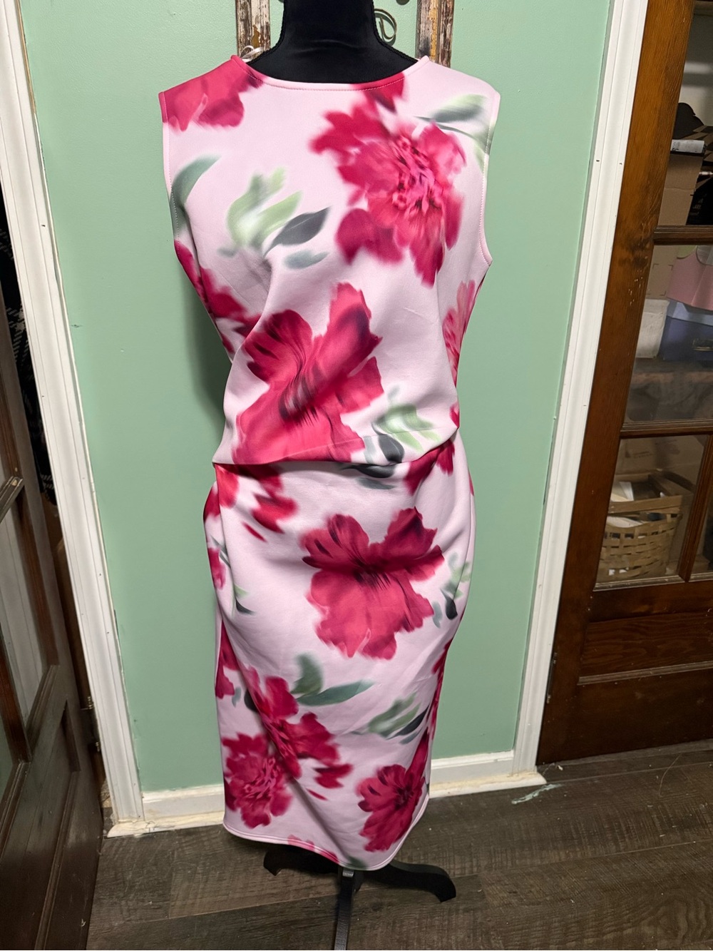 Quiz pink floral crepe scuba midi dress 12